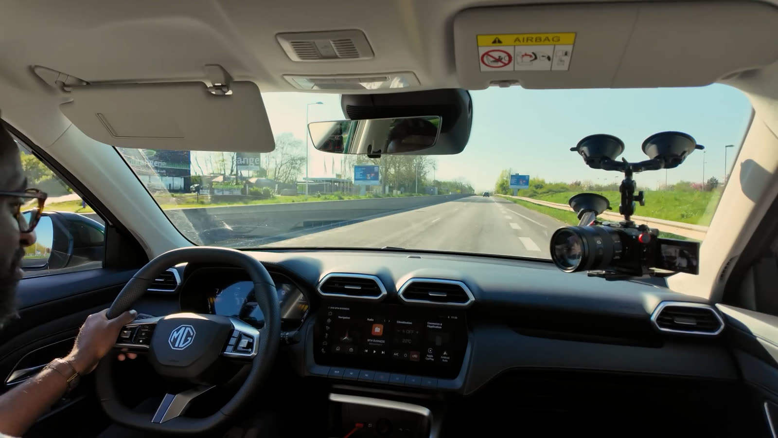 Davy au volant du MG ZS Hybrid+