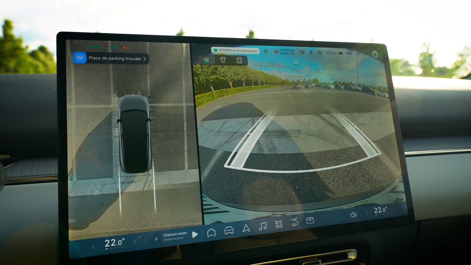 Vue caméra 360 degrés sur l'écran de la XPENG P7+